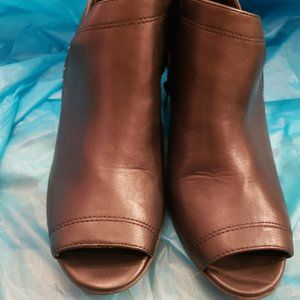Easy Street Women's Size 8.5 W Voyage Open Toe Bootie Mini Studs Ankle B…